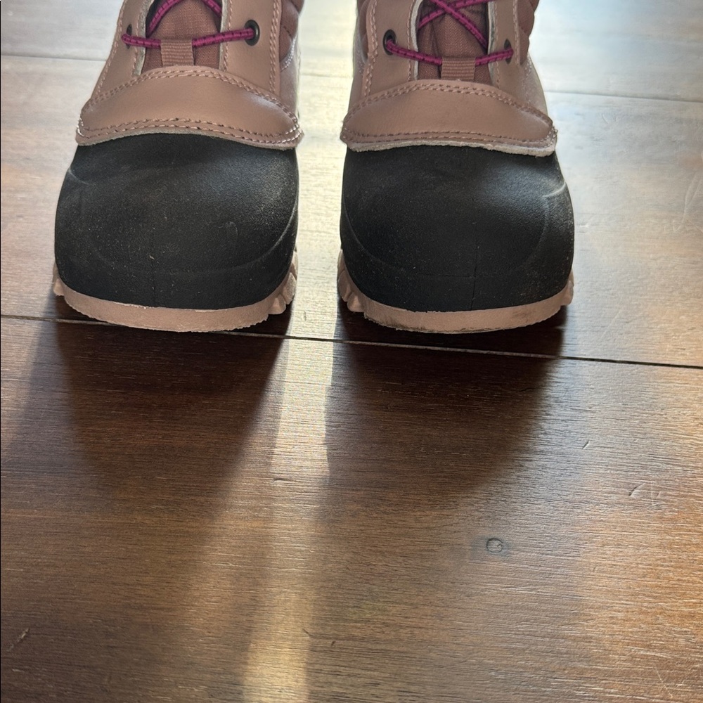 Size 1 all in motion snow Boots - Picture 3 of 13